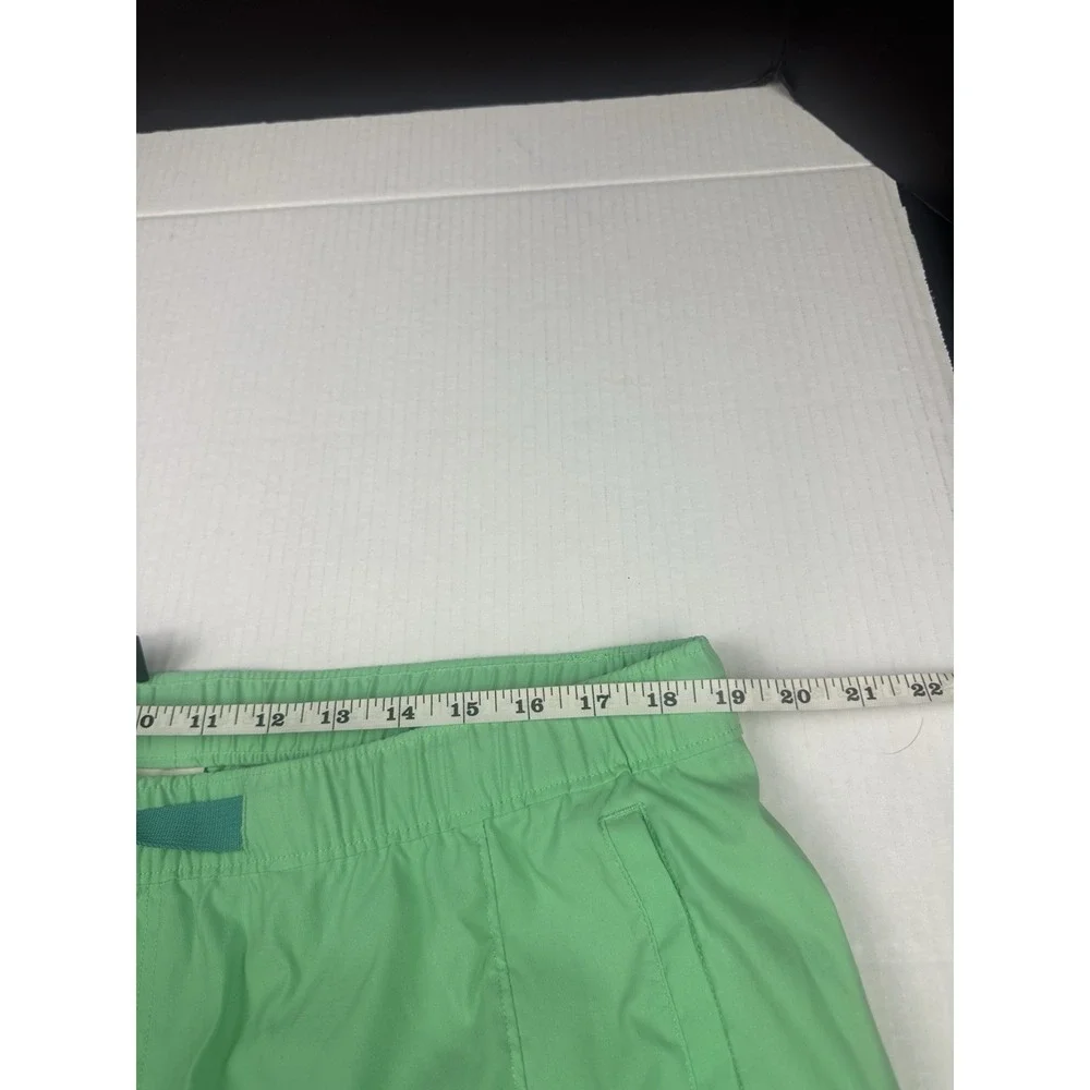 The North Face Class V Belted Shorts Mens XL Green Performance Nylon Hiking